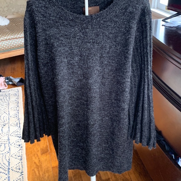 Kerisma dark grey scalloped bell sleeve sweater. Never worn‎ 128 retsil - Picture 1 of 3